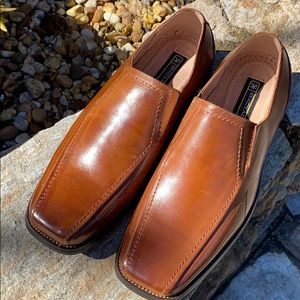 Men’s Tan Leather Loafers sz 9 NWOT
